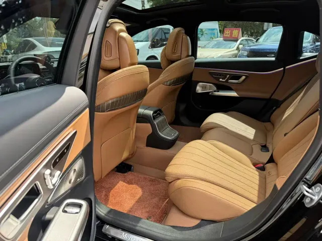 Mercedes-Benz E-Class — Фото автомобиля 5
