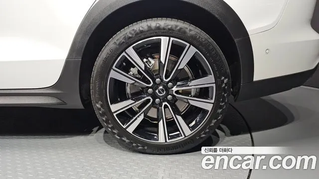 Вольво V60 V60 Cross Country 2 поколение B5 Ultimate AWD — Фото автомобиля 17