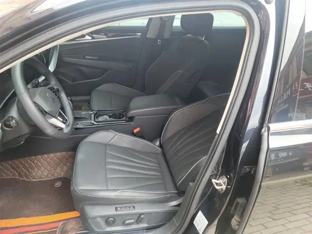Volkswagen Passat — Фото автомобиля 14