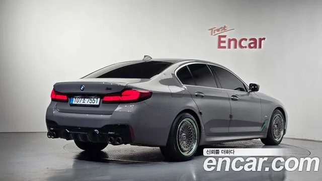 BMW 5-Series — Фото автомобиля 2