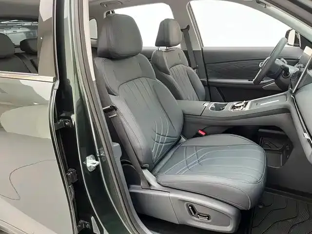 Geely Galaxy Starship 7 EM-i — Фото автомобиля 25