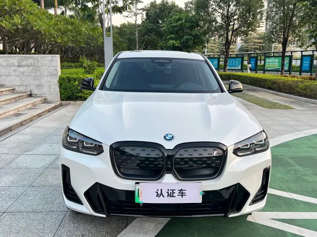 BMW iX3 — Фото автомобиля 2