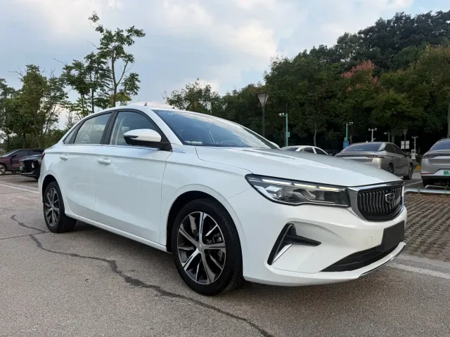 Geely Emgrand — Фото автомобиля 3