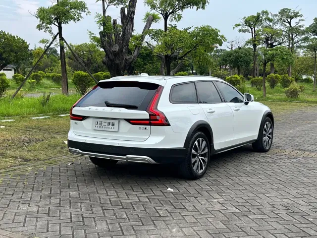 Volvo V90 — Фото автомобиля 5