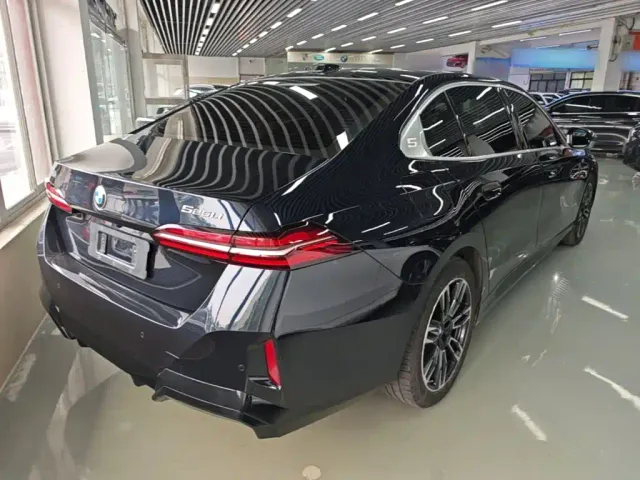 BMW 5 Series — Фото автомобиля 4