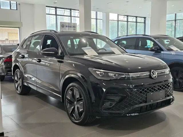 Volkswagen Tiguan L — Фото автомобиля 3