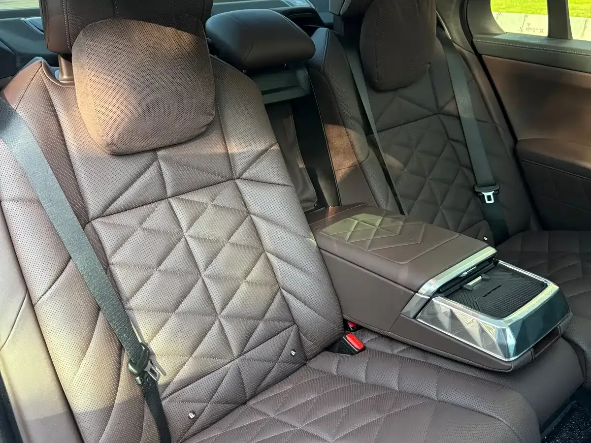BMW BMW 7 Series 2023 Model 735Li M Sport Package — Фото автомобиля 7