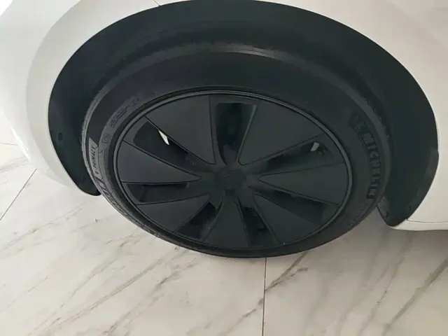 Tesla Model 3 — Фото автомобиля 22
