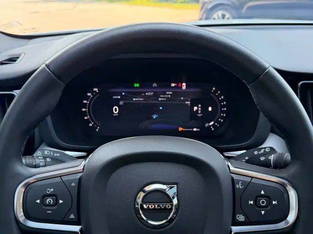 Volvo XC60 — Фото автомобиля 7