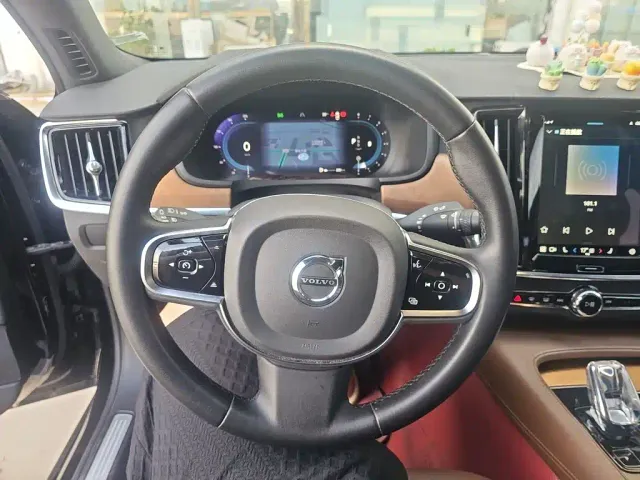 Volvo S90 — Фото автомобиля 8