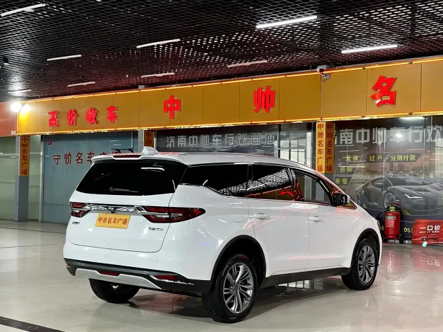 Geely Jiaji — Фото автомобиля 4