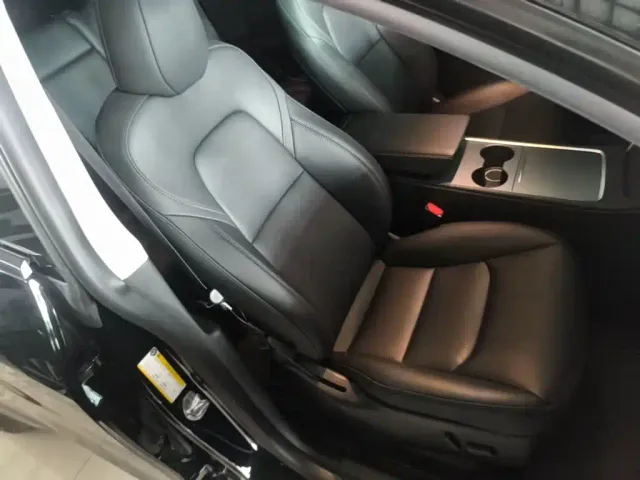 Tesla Model Y — Фото автомобиля 24