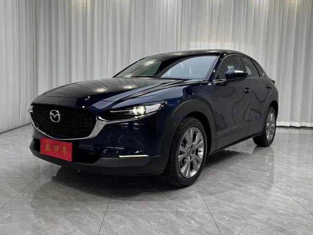 Фотография автомобиля — Mazda CX-30