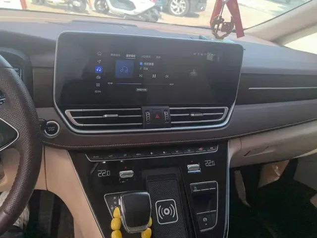 Bestune Besturn M9 — Фото автомобиля 13