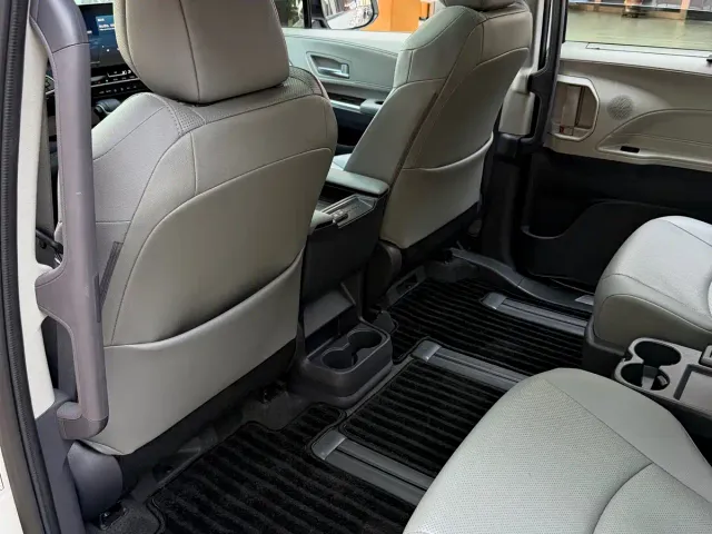 Toyota Granvia — Фото автомобиля 12