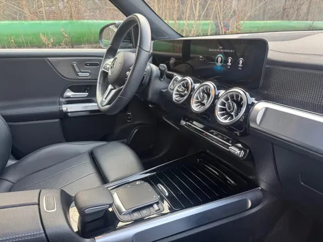 Mercedes-Benz EQB — Фото автомобиля 13