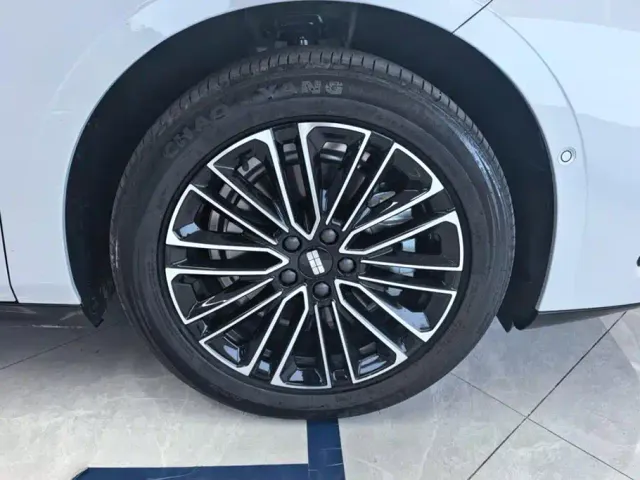 Geely Galaxy Xingyao 8 — Фото автомобиля 6