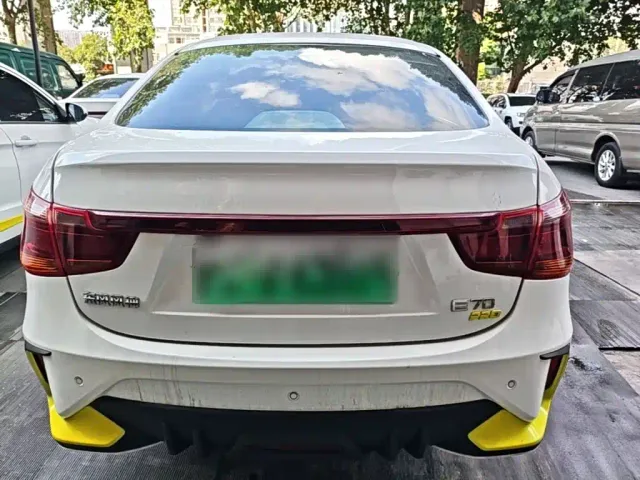 Dongfeng Fengshen E70 — Фото автомобиля 5