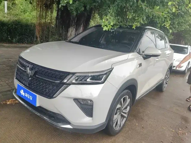 Фотография автомобиля — Wuling Asta