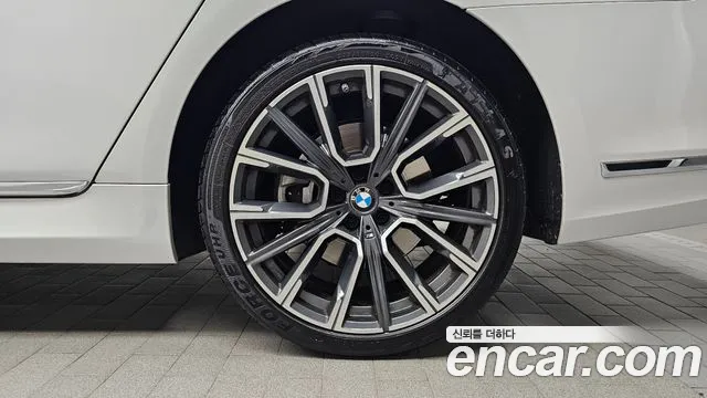 BMW 7-Series — Фото автомобиля 19