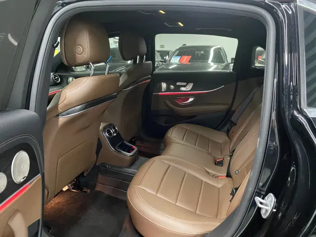 Mercedes-Benz E-Class — Фото автомобиля 11