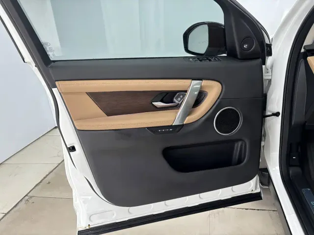 Land Rover Discovery Sport — Фото автомобиля 9