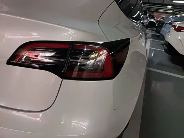 Tesla Model 3 — Фото автомобиля 7