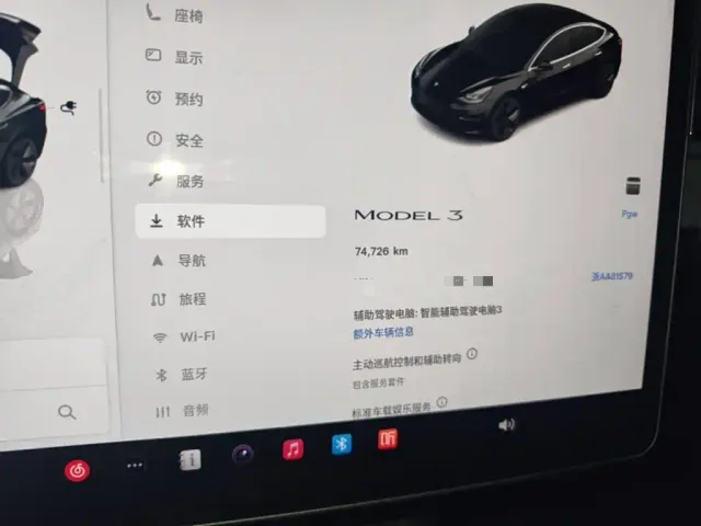 Tesla Model 3 — Фото автомобиля 11