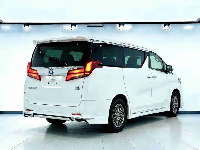Toyota Alphard — Фото автомобиля 4