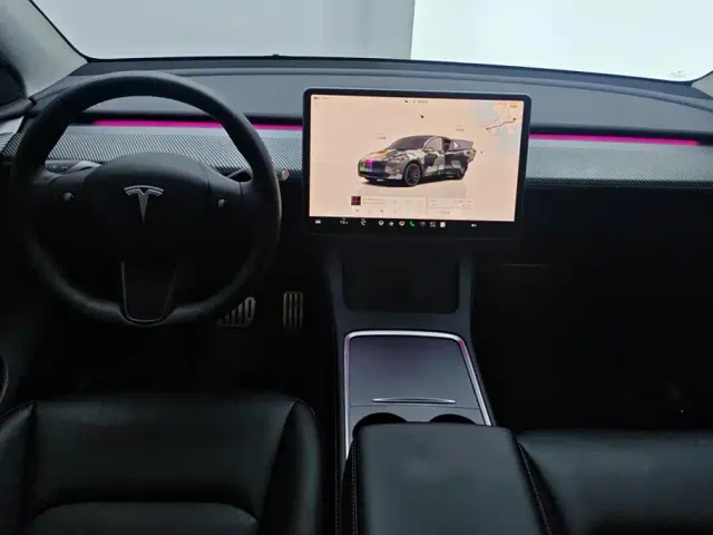 Tesla Model Y — Фото автомобиля 12