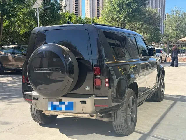 Land Rover Defender — Фото автомобиля 2