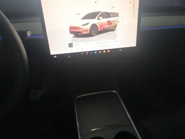 Tesla Model Y — Фото автомобиля 12
