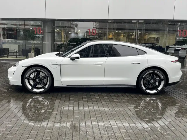 Porsche Taycan — Фото автомобиля 9