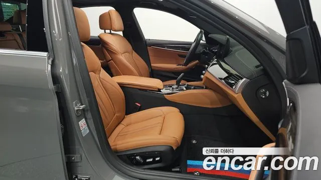 BMW 5 Series G30 — Фото автомобиля 15