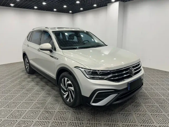 Фотография автомобиля — Volkswagen Tiguan L