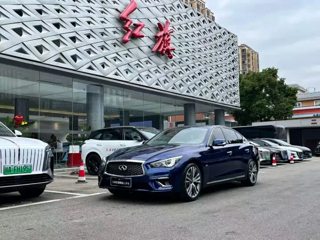 Фотография автомобиля — Infiniti Q50L
