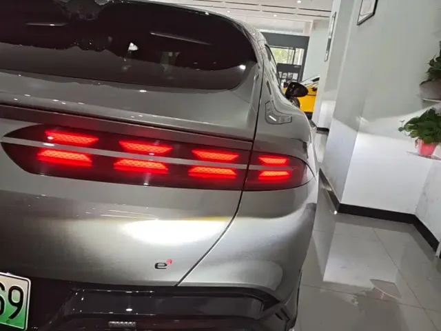 Denza Z9GT — Фото автомобиля 7