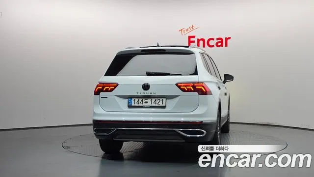 Volkswagen Tiguan — Фото автомобиля 4