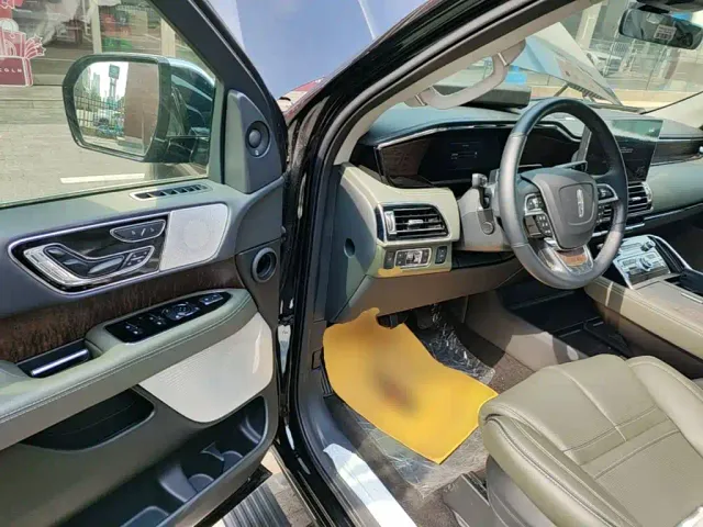 Lincoln Navigator — Фото автомобиля 15