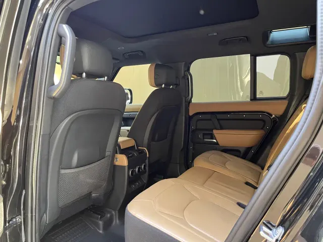 Land Rover Defender — Фото автомобиля 13