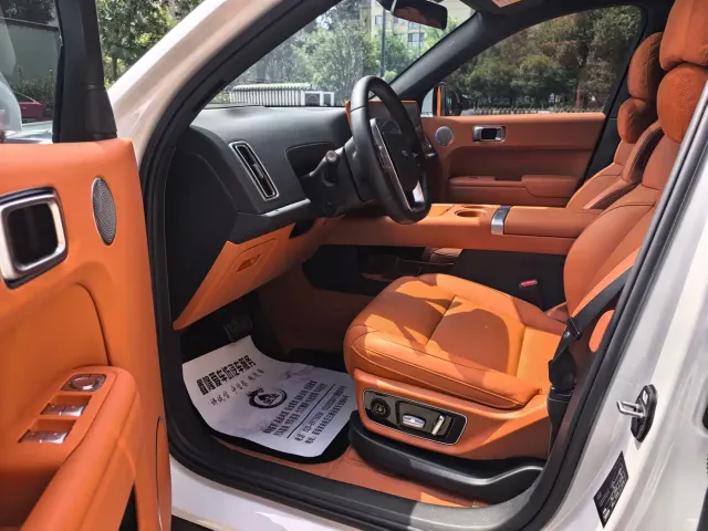 Li Auto L7 — Фото автомобиля 7