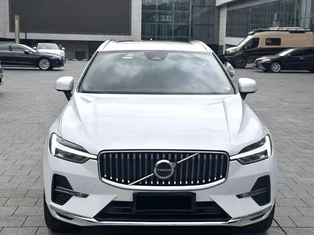 Volvo XC60 — Фото автомобиля 2