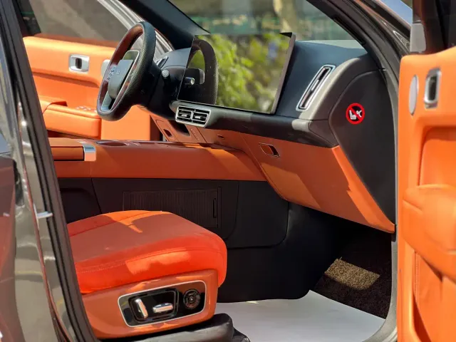 Li Auto L8 — Фото автомобиля 6