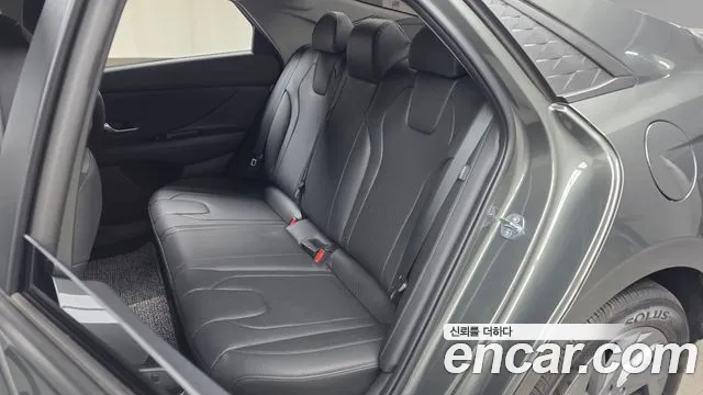 Hyundai Avante CN7 — Фото автомобиля 11