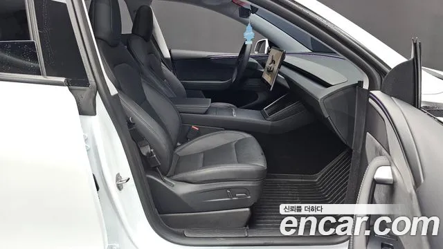 Tesla Model Y — Фото автомобиля 25