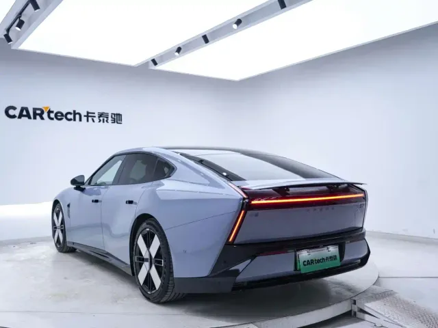 Xpeng P7 — Фото автомобиля 8