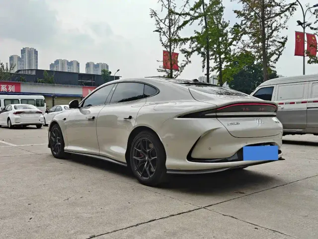 IM Motors L6 — Фото автомобиля 5