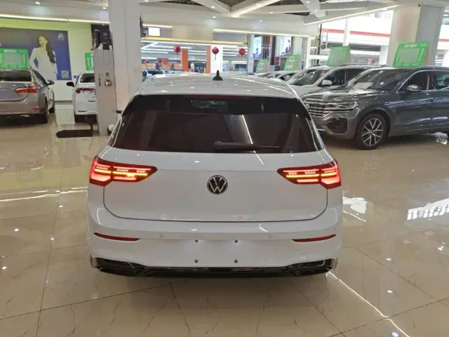Volkswagen Golf — Фото автомобиля 5