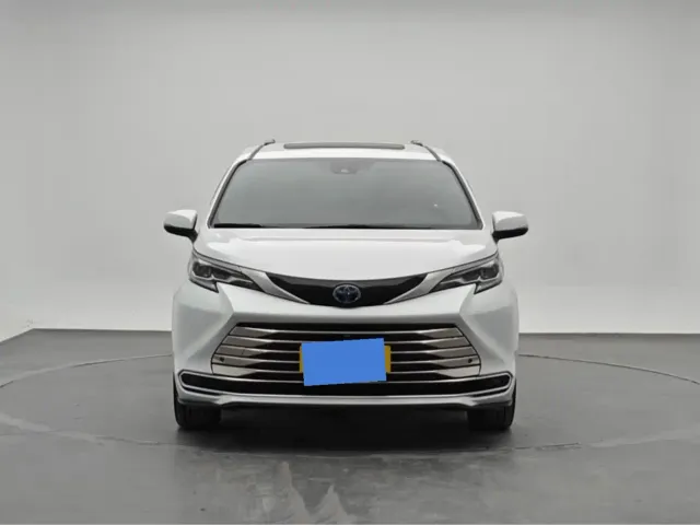 Toyota Sienna — Фото автомобиля 2