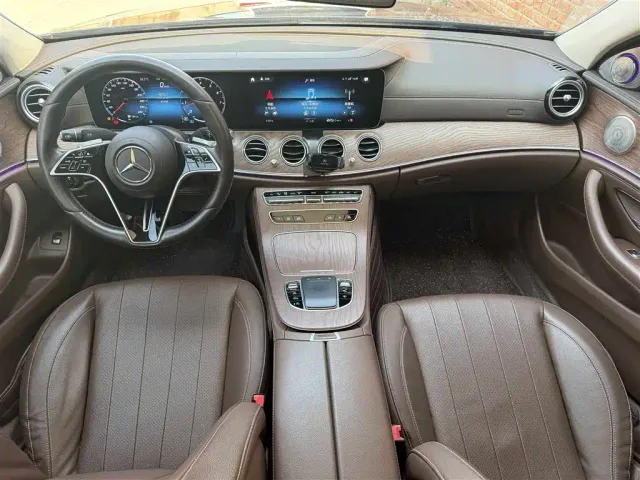 Mercedes-Benz E-Class — Фото автомобиля 4